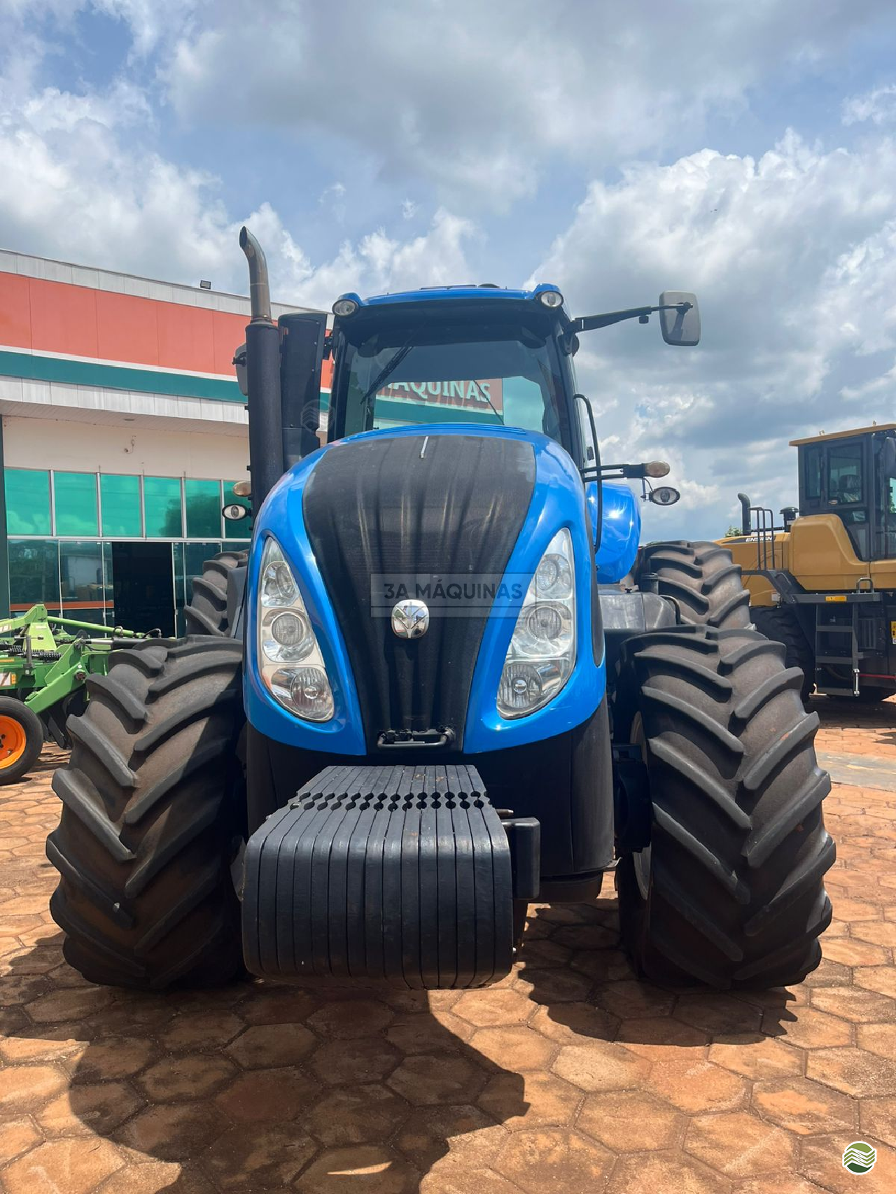 TRATOR NEW HOLLAND NEW T8 325 Tração 4x4 3A Máquinas - Stara - Matriz DOURADOS MATO GROSSO DO SUL MS
